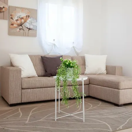 Apartment Myr *